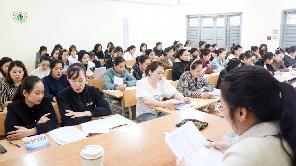 Vietnamese workers learning language skills at Hop Luc training center