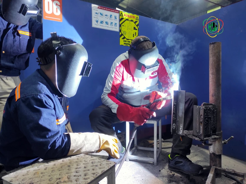 Skilled workers for Germany from Vietnam preparing for industrial employment