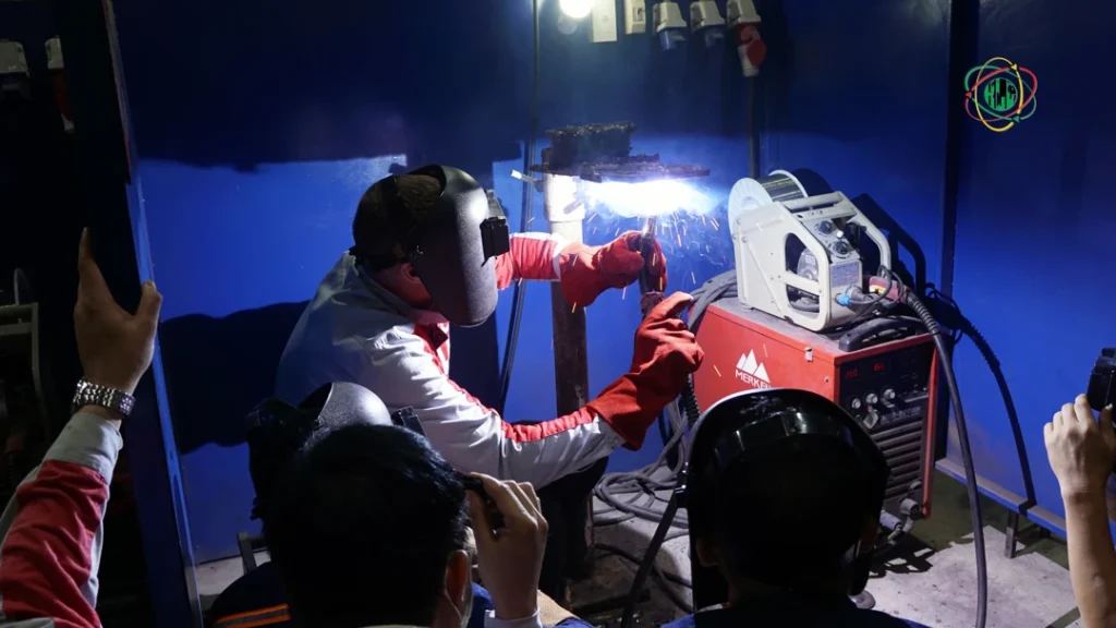Vietnamese skilled manpower supply – young workers in technical training workshop